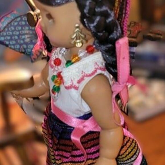 Beautiful Mexican doll‎ in traditional Spanish colorful dress, Blinking eyes, - Picture 7 of 12